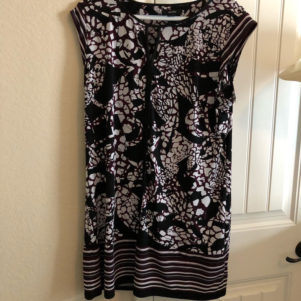 Sleeveless Keyhole Long Blouse